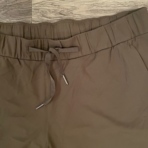 LULULEMON | On the Fly Crop Pants - Picture 2 of 6